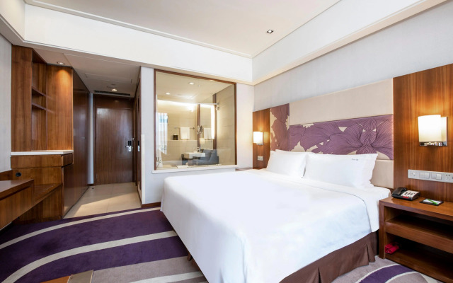 Holiday Inn Qingdao City Centre by IHG