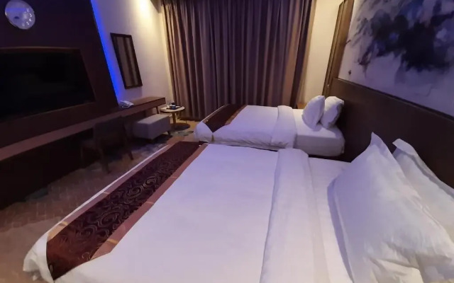 Qasr Alshamal Hotel