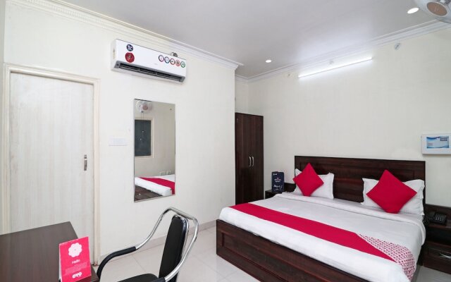 OYO 16551 Royal Aayoyjanam Hotel