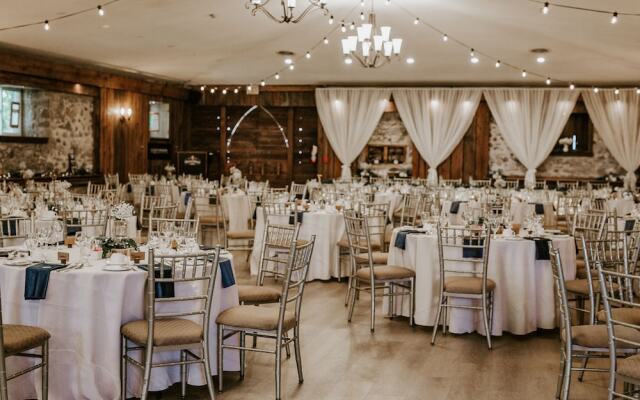 Hessenland Inn & Schatz Winery