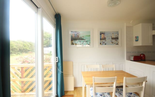 7C Medmerry Park 2 Bedroom Chalet