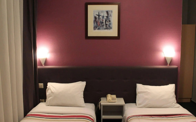 Yasha Hotel