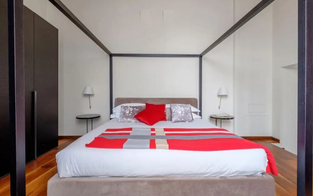 Venice Canal Palazzo Gracious and Modern 3 Bedroom Apartment
