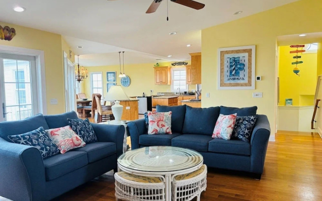 Inn Between 6 Bedroom Home by RedAwning