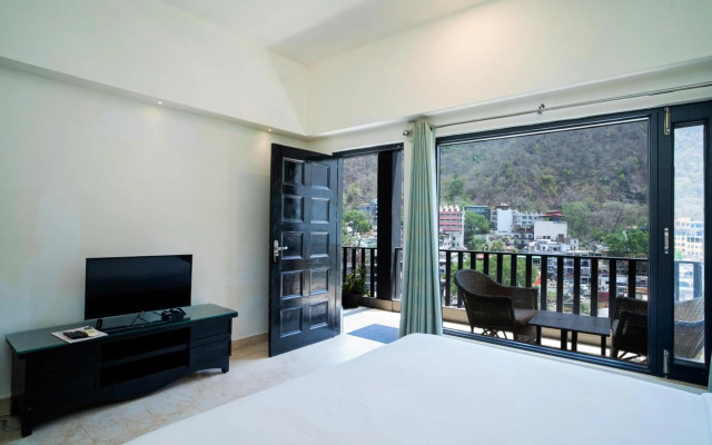 Hotel Ishan A Riverside Retreat