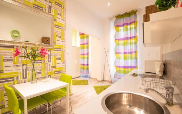 Standard Apartment by Hi5 - West End Center