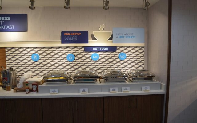 Holiday Inn Express Hotel & Suites Bismarck by IHG