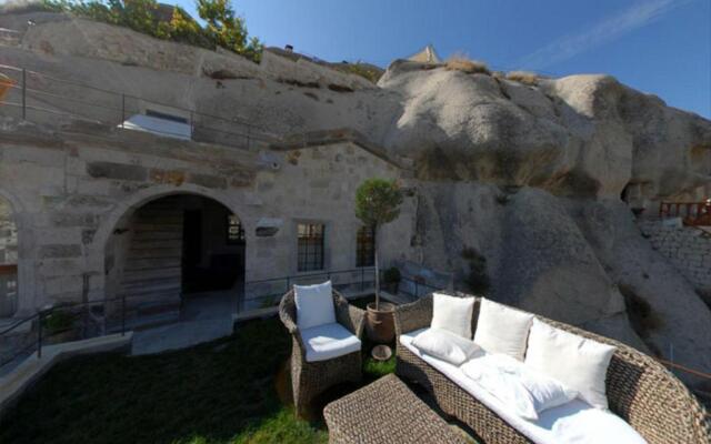 Traveller's Cave Hotel