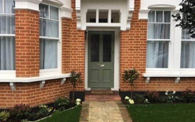 5BR Family Home in Leafy SW London