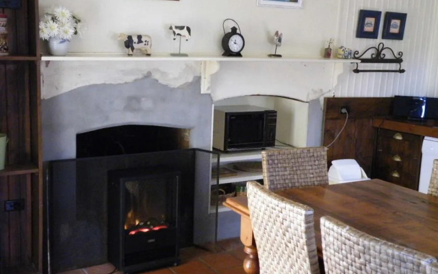 Pacific Heights Holiday Apartments & Munn's Tower House