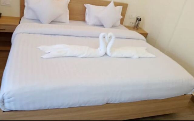 Hotel Emoji Inn