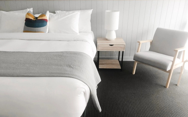 Eight Spence – Guest Rooms – Warrnambool