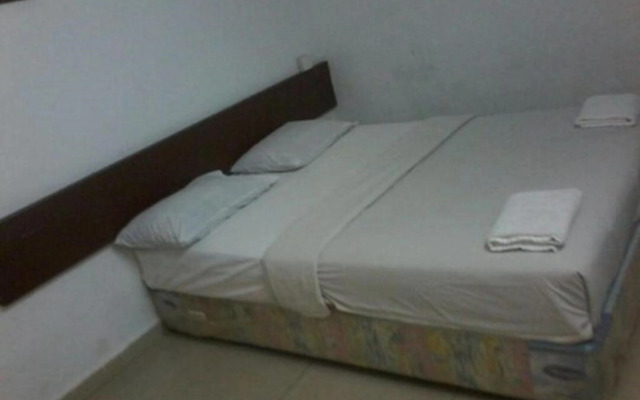Super OYO 90494 Sam Huat Hotel