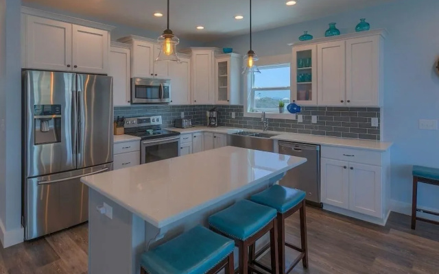 Beach Hop Apartment 4 Bedroom