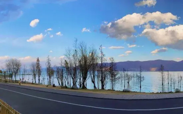 Luoluo Wuchen Lake View Inn