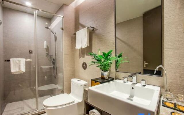 Отель Homeinn Plus Shanghai People Square East Jinling Road