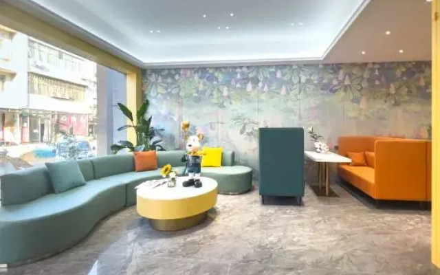 Trip.com Hotel (Xinzheng Xiasi International College Branch)