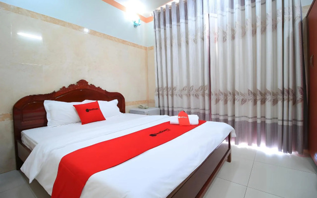 RedDoorz near Him Lam