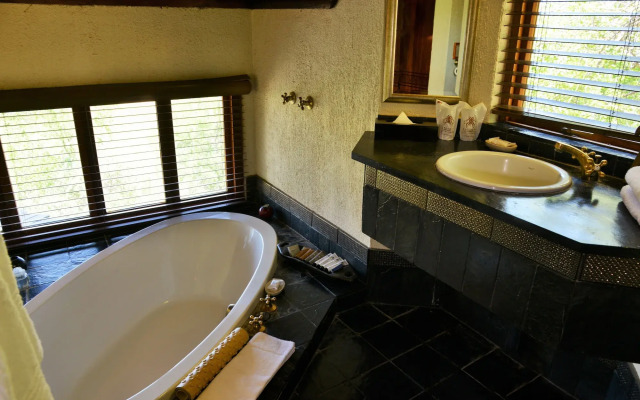 Tshukudu Bush Lodge