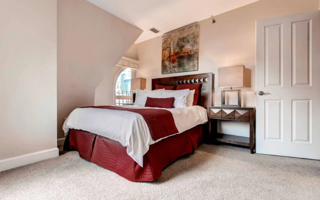 Global Luxury Suites at Back Bay
