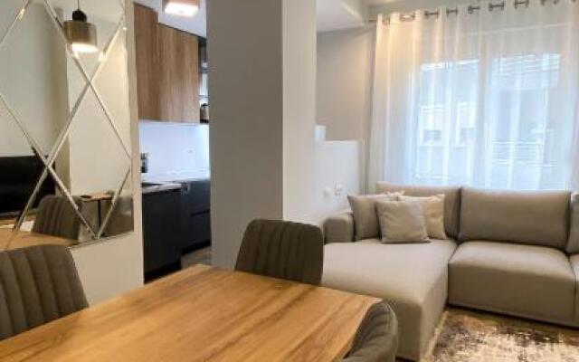 Centrally located Glamorous Bright APT near Bazaar