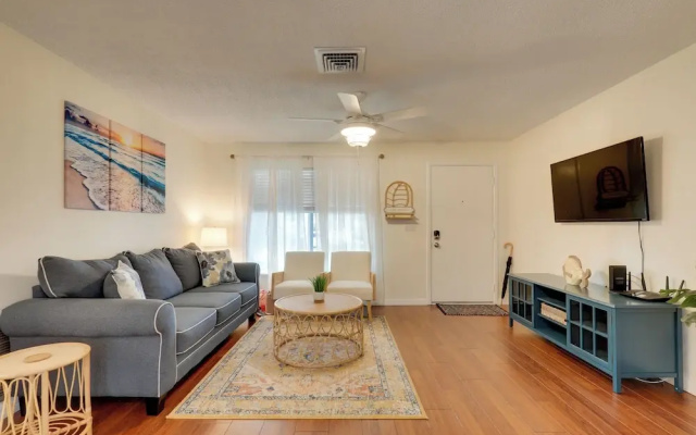 Calming Getaway: 9 Mi to Clearwater Beach!