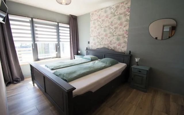 Modern 4-person Bungalow Near Beach