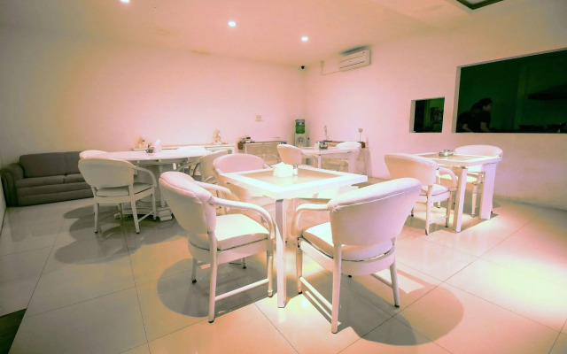 ZEN Rooms Dipati Ukur