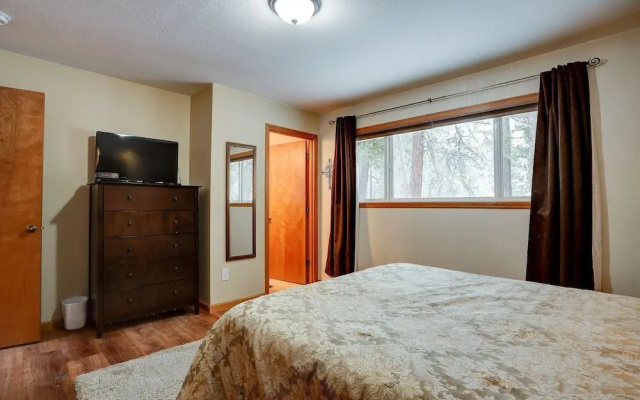 Pet-Friendly 6 Otter Home features Bikes to Explore Sunriver Village by RedAwning