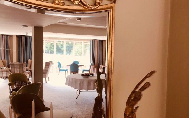 Cadmore Lakeside Hotel