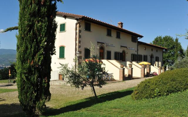 Authentic Farmhouse with Pool, Hot Tub, Playground, Garden