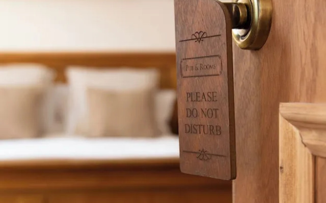 The Old Farmhouse Pub & Rooms