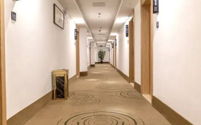 GreenTree Inn Express Hotel (Shangrao Huaxi Automobile Trade City Branch)
