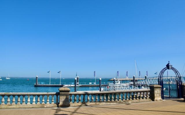 Boat House Located in the Sailing Mecca of Cowes