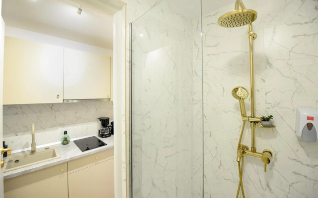 TROPICAL FEEL. 2BR Apt at Sala Palatului