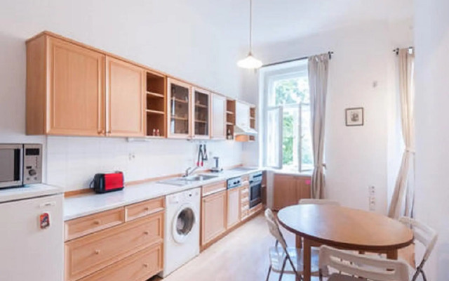 Historic centre-spacious apartment