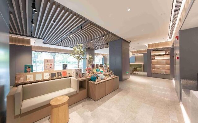Ji Hotel Shanghai Dongming Road Metro Station