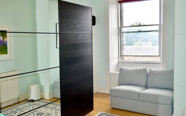Homely 2 Bedroom Flat Next to Botanical Gardens