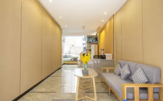 Yunqi Light Residence Hotel (Yisheng Square Pedestrian Street Branch)