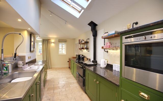 Stunning 3-bed House in a Private Hidden Valley