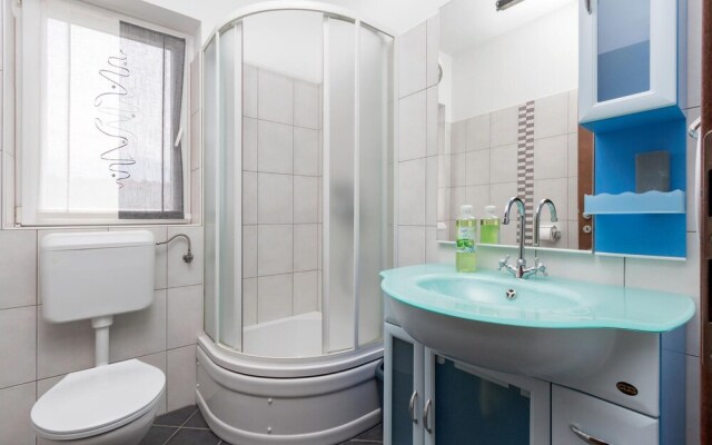 Beautiful Home in Pula With Wifi and 5 Bedrooms