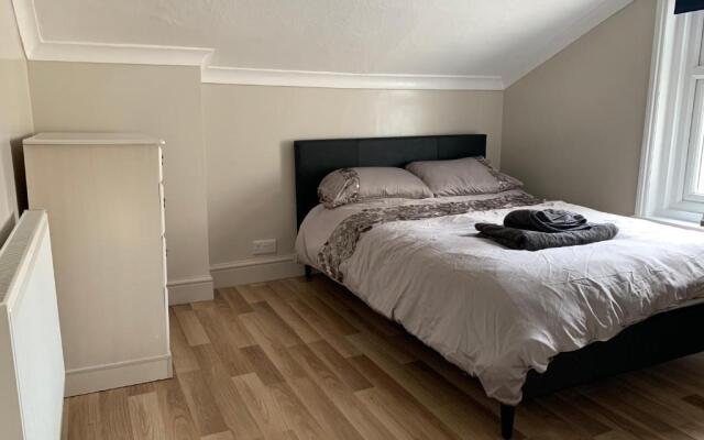 Fantastic home Bournemouth with Jacuzzi Garden parking