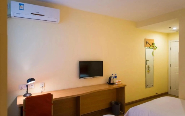 Home Inn Kunming North Caiyun Road Century Town