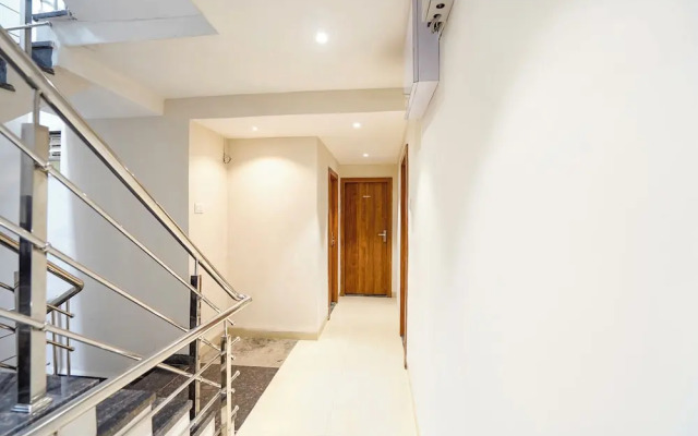 Fabhotel White Pearl