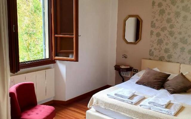 Villa Lia - Apartment in Villa with private garden and Pool
