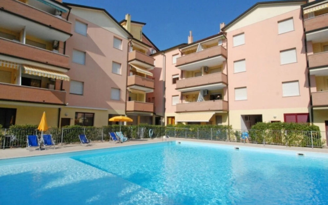 Holiday Apartment With Pool Near the Beach