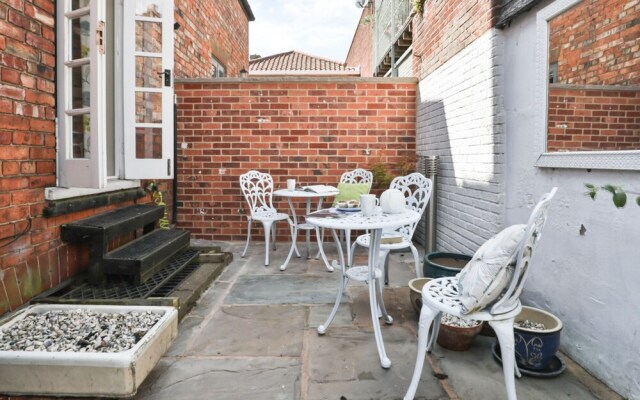 Superb Period Townhouse in Historic Uphill Lincoln