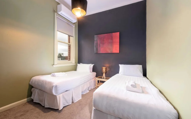 Unique 2BR Converted Storefront APT in Alphington!