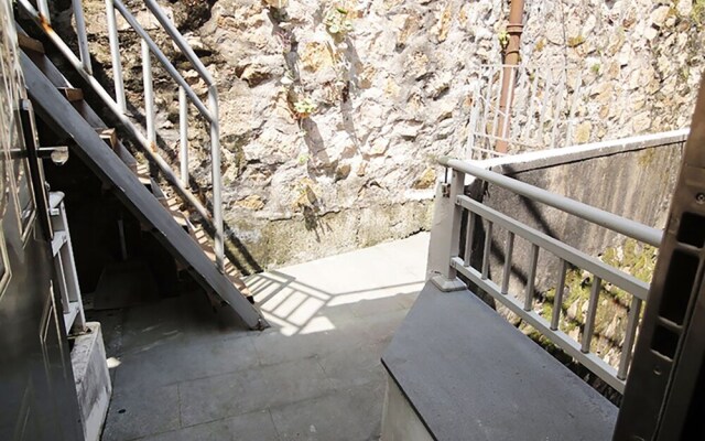 Xiang Shan Lin Hai Homestay
