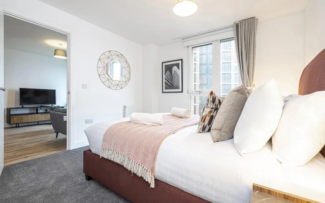 Waterside Flat in Central Leeds
